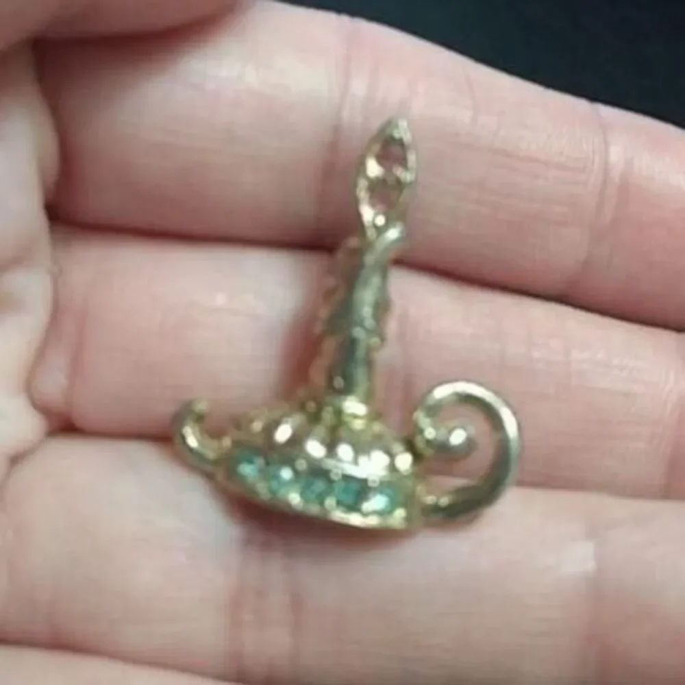 Unbranded adorable gold